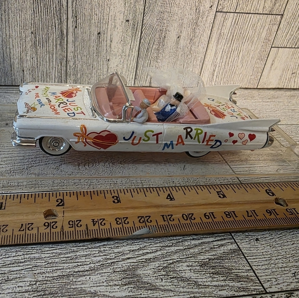 Just Married Decorative Cadillac Car Model